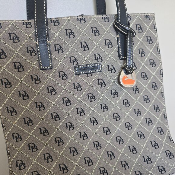 Dooney & Bourke purse - Picture 2 of 13